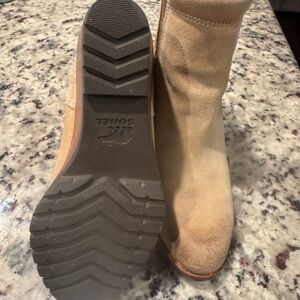 Sorel Tan suede booties